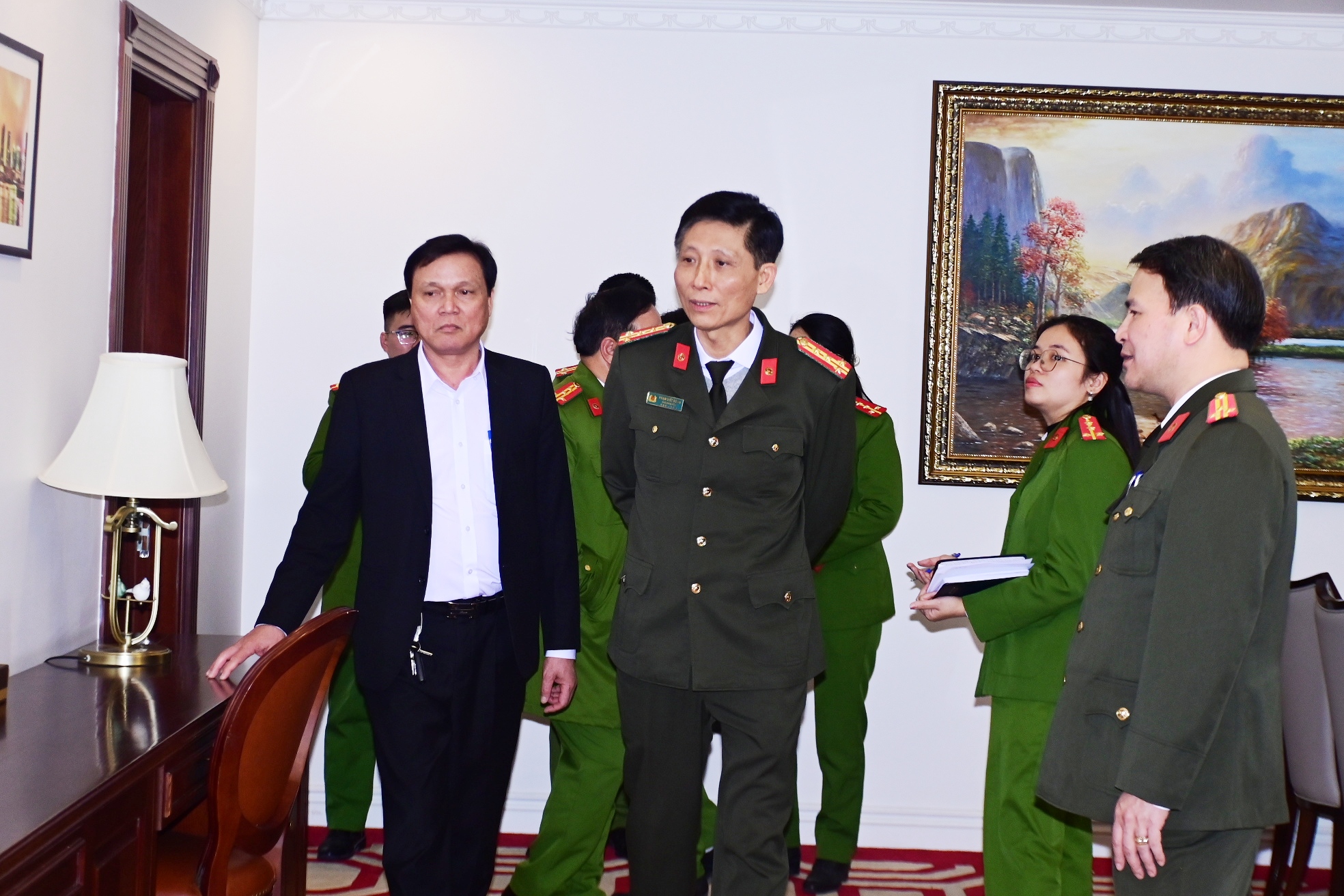 Kiểm tra về PCCC và CNCH tại khách sạn The Shine Hotel (quận Ngô Quyền)